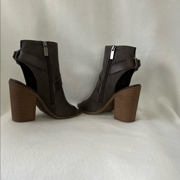 DV (Dolce Vita) Teisha size 7 1/2 Open Toe Taupe Block Style Heeled Shoes - Picture 13 of 16